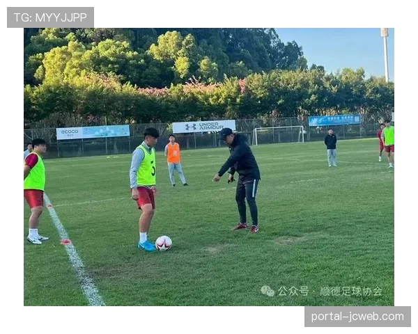 中国足协举办精英青训教练培训,重点课程为现代攻防战术理念 中国足协举办精英青训教练培训,重点课程为现代攻防战术理念