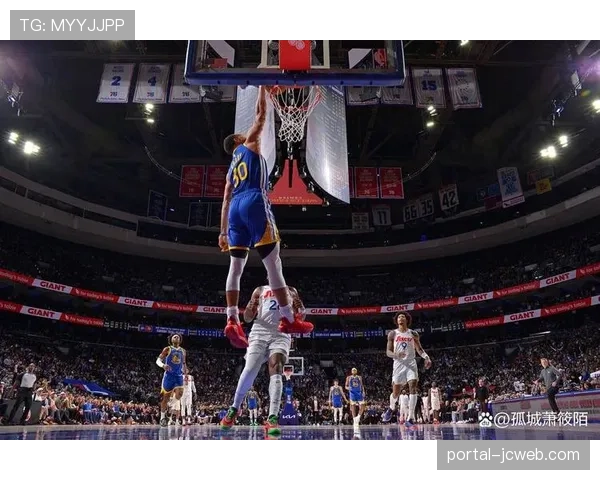 季前赛现场：印第安纳狂热队新秀完成职业生涯首次扣篮